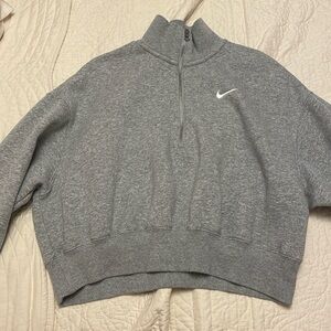 Cropped Nike half zip pull over hoodie.